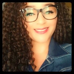 Meet your Posher, Dee dee